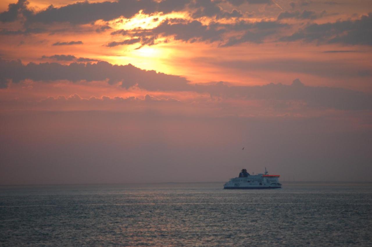 Le Bord De Mer Calais Exterior photo